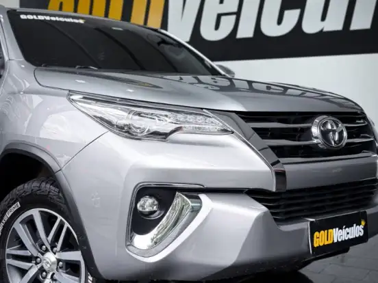 TOYOTA-HILUX SW4-2.8 SRX 4X4 7 LUGARES 16V TURBO INTERCOOLER DIESEL 4P AUTOMÁTICO TOYOTA-HILUX SW4-2019
