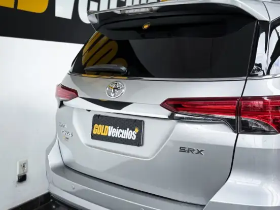 TOYOTA-HILUX SW4-2.8 SRX 4X4 7 LUGARES 16V TURBO INTERCOOLER DIESEL 4P AUTOMÁTICO TOYOTA-HILUX SW4-2019