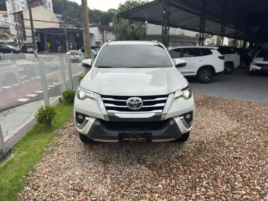 TOYOTA-HILUX SW4-2019