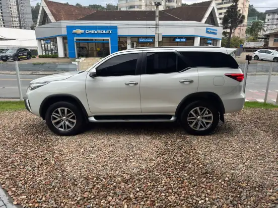 TOYOTA-HILUX SW4-2019