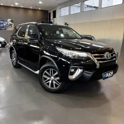 TOYOTA HILUX SW4 2.8 SRX 4X4 7 LUGARES 16V TURBO INTERCOOLER DIESEL 4P AUTOMÁTICO