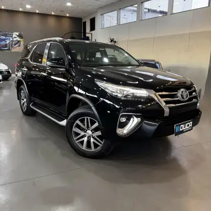 TOYOTA-HILUX SW4-2.8 SRX 4X4 7 LUGARES 16V TURBO INTERCOOLER DIESEL 4P AUTOMÁTICO TOYOTA-HILUX SW4-2018