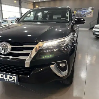 TOYOTA-HILUX SW4-2.8 SRX 4X4 7 LUGARES 16V TURBO INTERCOOLER DIESEL 4P AUTOMÁTICO TOYOTA-HILUX SW4-2018