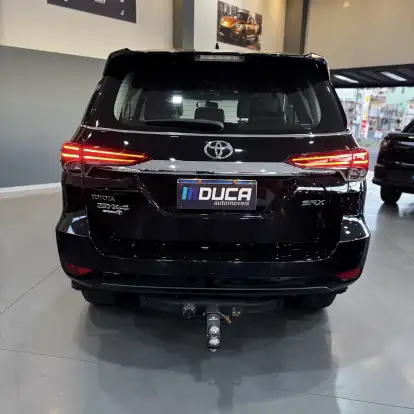 TOYOTA-HILUX SW4-2.8 SRX 4X4 7 LUGARES 16V TURBO INTERCOOLER DIESEL 4P AUTOMÁTICO TOYOTA-HILUX SW4-2018