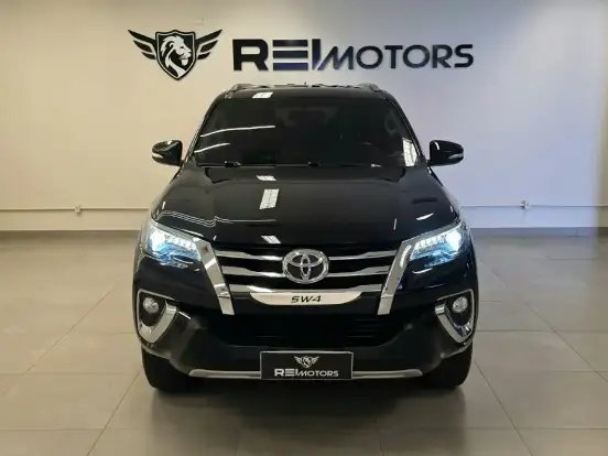TOYOTA-HILUX SW4-2.8 SRX 4X4 7 LUGARES 16V TURBO INTERCOOLER DIESEL 4P AUTOMÁTICO TOYOTA-HILUX SW4-2016
