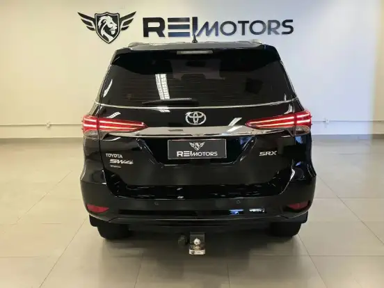 TOYOTA-HILUX SW4-2.8 SRX 4X4 7 LUGARES 16V TURBO INTERCOOLER DIESEL 4P AUTOMÁTICO TOYOTA-HILUX SW4-2016