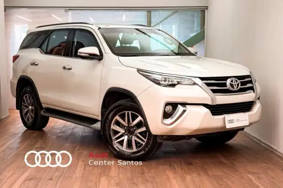 TOYOTA-HILUX SW4-2017
