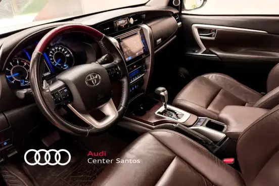 TOYOTA-HILUX SW4-2017
