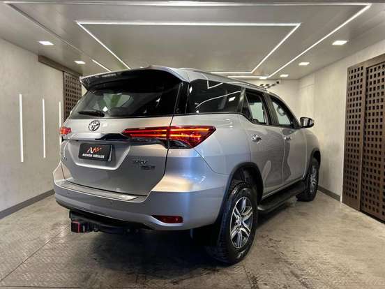 TOYOTA-HILUX SW4-2.7 SRV 7 LUGARES 4X2 16V FLEX 4P AUTOMÁTICO TOYOTA-HILUX SW4-2019