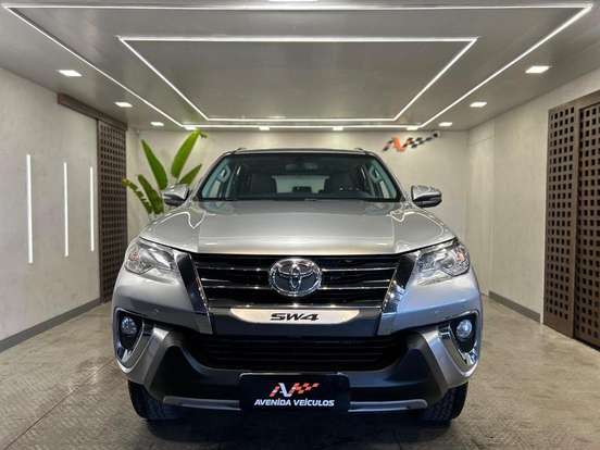TOYOTA-HILUX SW4-2019