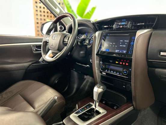 TOYOTA-HILUX SW4-2019