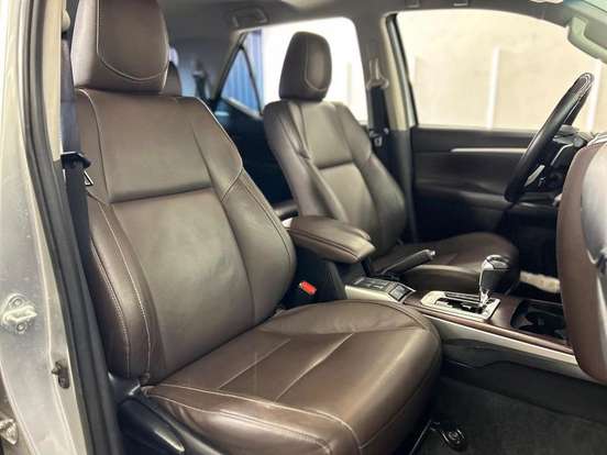 TOYOTA-HILUX SW4-2.7 SRV 7 LUGARES 4X2 16V FLEX 4P AUTOMÁTICO TOYOTA-HILUX SW4-2019
