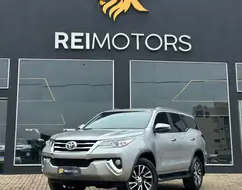 TOYOTA HILUX SW4 2.7 SRV 7 LUGARES 4X2 16V FLEX 4P AUTOMÁTICO TOYOTA HILUX SW4 2.7 SRV 7 LUGARES 4X2 16V FLEX 4P AUTOMÁTICO