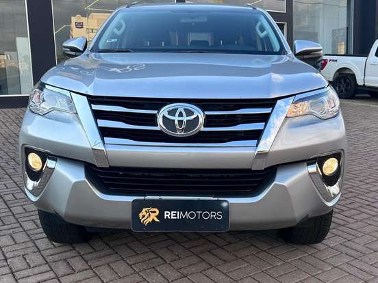 TOYOTA-HILUX SW4-2.7 SRV 7 LUGARES 4X2 16V FLEX 4P AUTOMÁTICO TOYOTA-HILUX SW4-2018