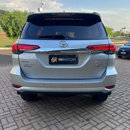 TOYOTA-HILUX SW4-2.7 SRV 7 LUGARES 4X2 16V FLEX 4P AUTOMÁTICO TOYOTA-HILUX SW4-2018
