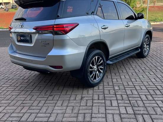 TOYOTA-HILUX SW4-2.7 SRV 7 LUGARES 4X2 16V FLEX 4P AUTOMÁTICO TOYOTA-HILUX SW4-2018
