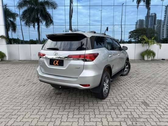 TOYOTA-HILUX SW4-2018