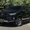 TOYOTA HILUX SW4 2.8 D-4D TURBO DIESEL DIAMOND 7L 4X4 AUTOMÁTICO TOYOTA HILUX SW4 2.8 D-4D TURBO DIESEL DIAMOND 7L 4X4 AUTOMÁTICO