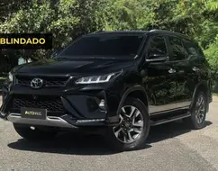 TOYOTA HILUX SW4 2.8 D-4D TURBO DIESEL DIAMOND 7L 4X4 AUTOMÁTICO TOYOTA HILUX SW4 2.8 D-4D TURBO DIESEL DIAMOND 7L 4X4 AUTOMÁTICO