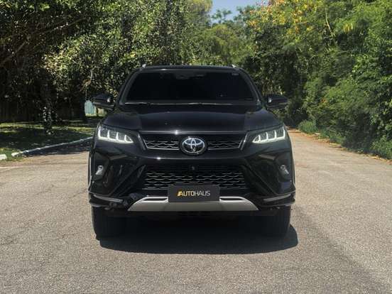 TOYOTA-HILUX SW4-2023