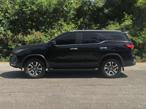 TOYOTA-HILUX SW4-2023