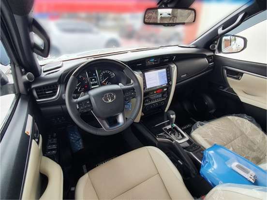 TOYOTA-HILUX SW4-2026