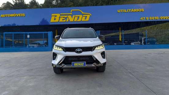 TOYOTA-HILUX SW4-2024