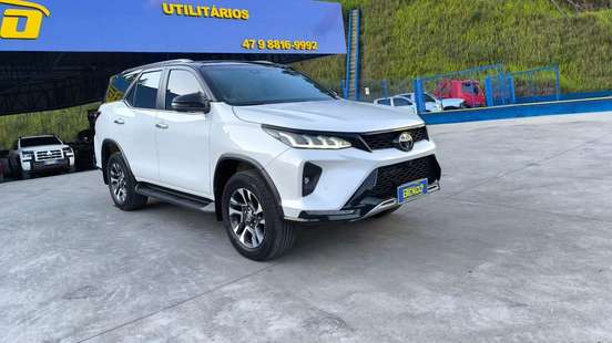 TOYOTA-HILUX SW4-2024