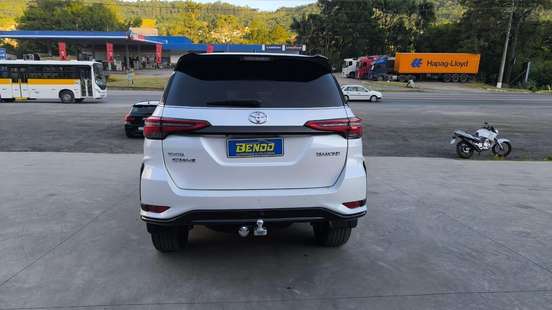 TOYOTA-HILUX SW4-2024