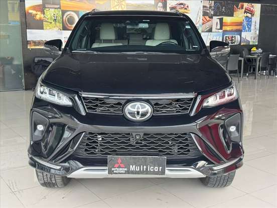 TOYOTA-HILUX SW4-2.8 D-4D TURBO DIESEL DIAMOND 7L 4X4 AUTOMÁTICO TOYOTA-HILUX SW4-2023