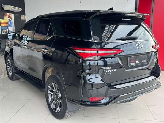 TOYOTA-HILUX SW4-2023