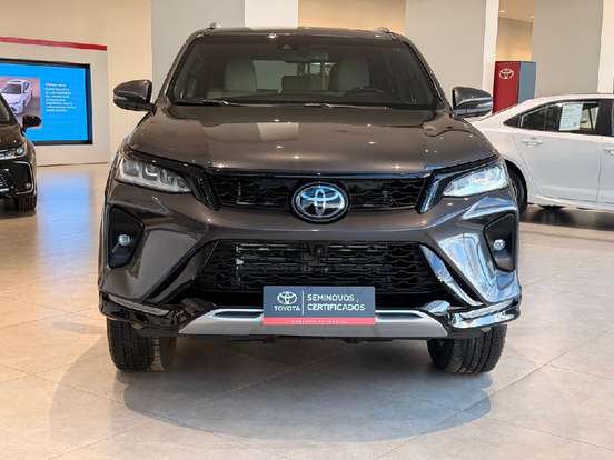 TOYOTA-HILUX SW4-2.8 D-4D TURBO DIESEL DIAMOND 7L 4X4 AUTOMÁTICO TOYOTA-HILUX SW4-2025