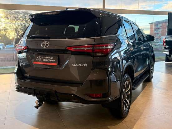 TOYOTA-HILUX SW4-2025