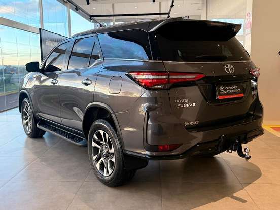 TOYOTA-HILUX SW4-2025