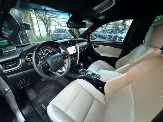 TOYOTA-HILUX SW4-2023