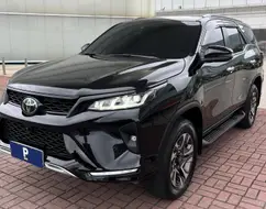 TOYOTA HILUX SW4 2.8 D-4D TURBO DIESEL DIAMOND 7L 4X4 AUTOMÁTICO TOYOTA HILUX SW4 2.8 D-4D TURBO DIESEL DIAMOND 7L 4X4 AUTOMÁTICO