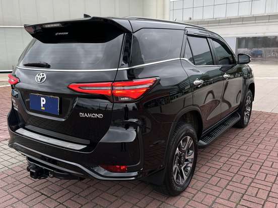 TOYOTA-HILUX SW4-2022