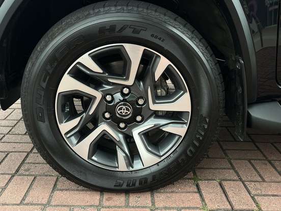 TOYOTA-HILUX SW4-2022