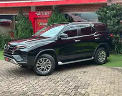 TOYOTA HILUX SW4 2.8 D-4D TURBO DIESEL SRX 4X4 AUTOMÁTICO TOYOTA HILUX SW4 2.8 D-4D TURBO DIESEL SRX 4X4 AUTOMÁTICO