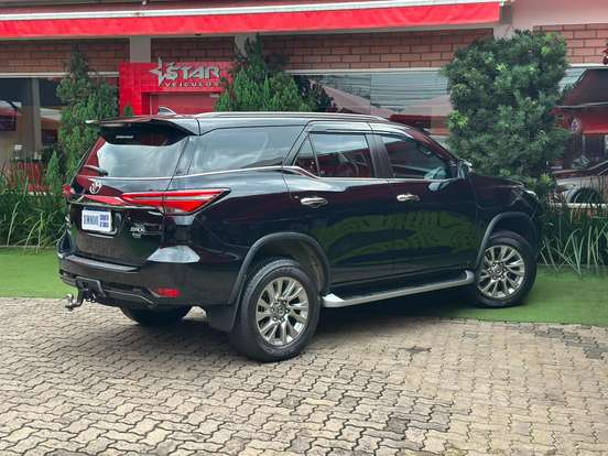 TOYOTA-HILUX SW4-2022