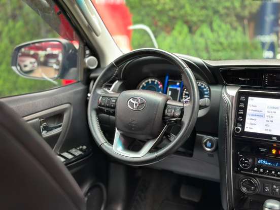 TOYOTA-HILUX SW4-2.8 D-4D TURBO DIESEL SRX 4X4 AUTOMÁTICO TOYOTA-HILUX SW4-2022