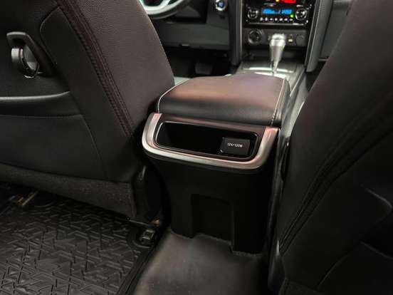 TOYOTA-HILUX SW4-2022