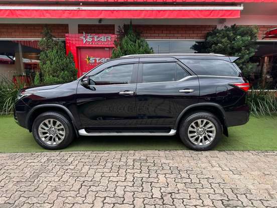 TOYOTA-HILUX SW4-2.8 D-4D TURBO DIESEL SRX 4X4 AUTOMÁTICO TOYOTA-HILUX SW4-2022