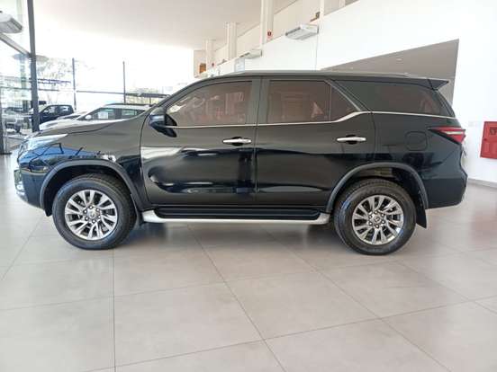 TOYOTA-HILUX SW4-2.8 D-4D TURBO DIESEL SRX 4X4 AUTOMÁTICO TOYOTA-HILUX SW4-2022