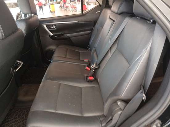 TOYOTA-HILUX SW4-2.8 D-4D TURBO DIESEL SRX 4X4 AUTOMÁTICO TOYOTA-HILUX SW4-2022