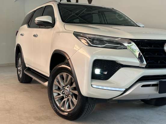 TOYOTA-HILUX SW4-2023