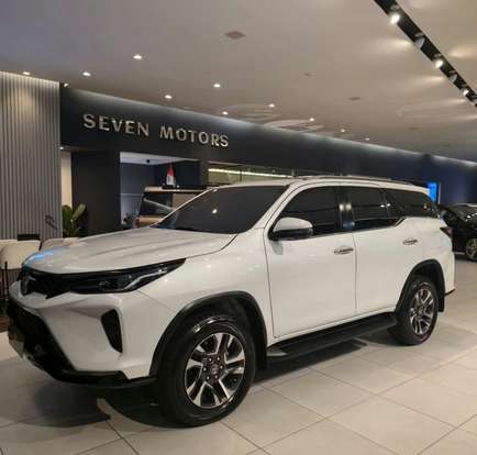 TOYOTA-HILUX SW4-2024