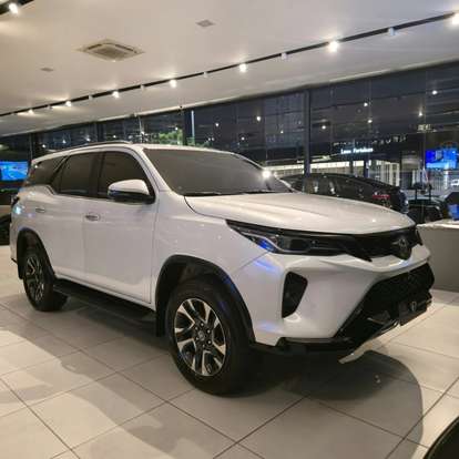 TOYOTA-HILUX SW4-2024