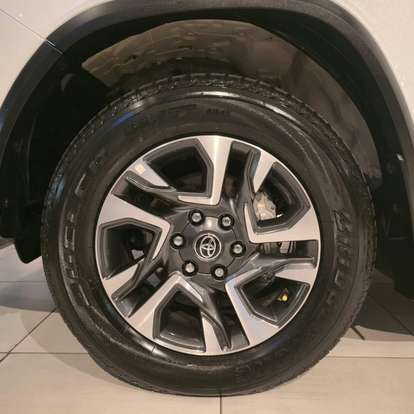 TOYOTA-HILUX SW4-2.8 D-4D TURBO DIESEL SRX 4X4 AUTOMÁTICO TOYOTA-HILUX SW4-2024