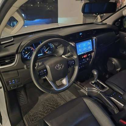 TOYOTA-HILUX SW4-2024